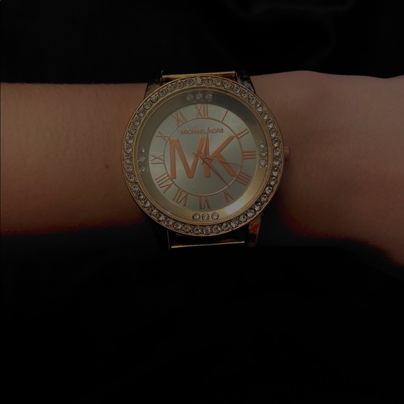 Michael Kors rose gold watch - Picture 3 of 5